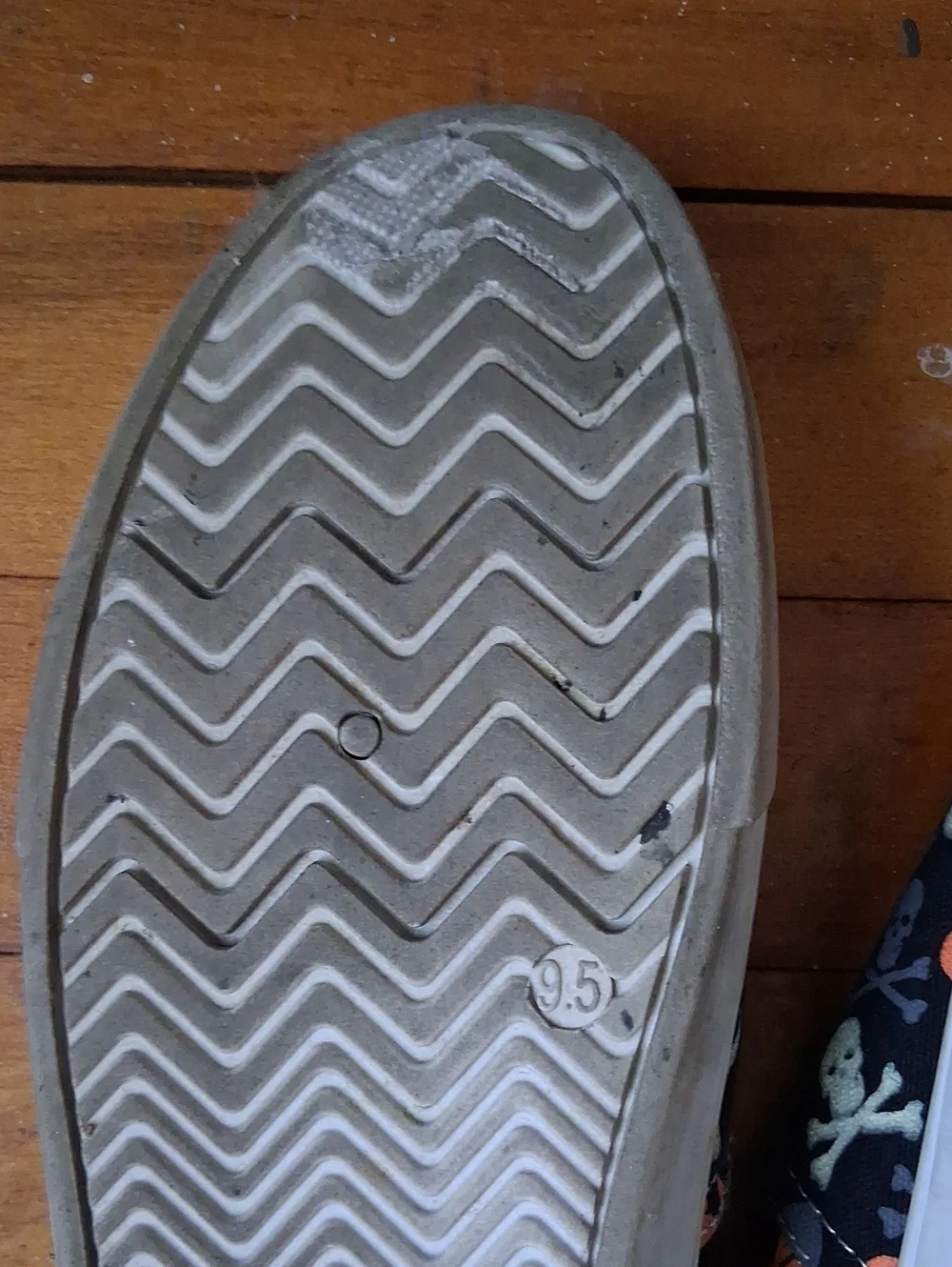 Tommy Bahama 9.5 Skull Shoes